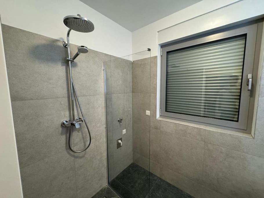 Rooftop Apartment With Balcony & Free Parking Вена Экстерьер фото