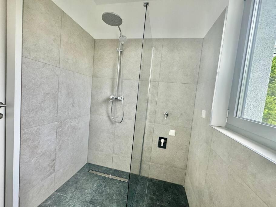 Rooftop Apartment With Balcony & Free Parking Вена Экстерьер фото