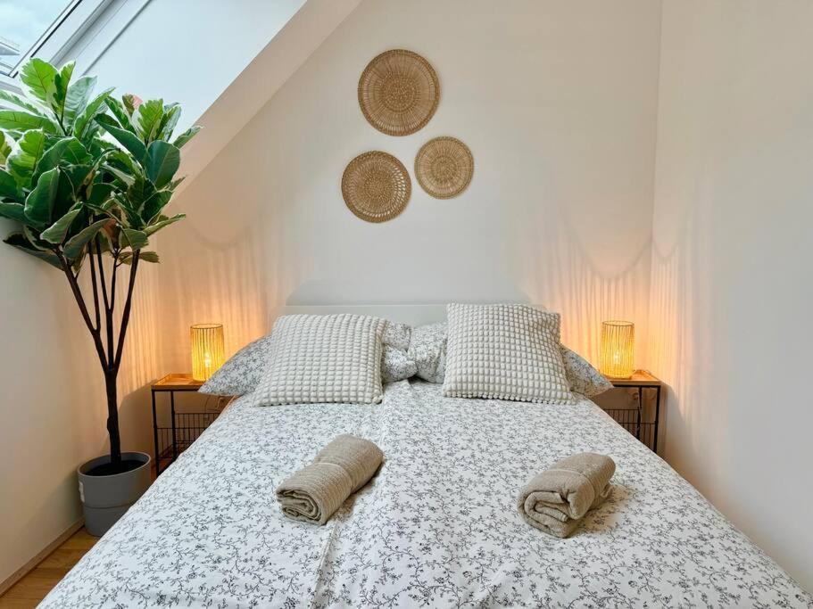 Rooftop Apartment With Balcony & Free Parking Вена Экстерьер фото